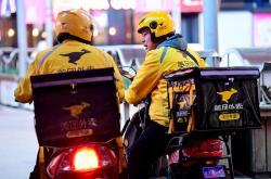 米兰体育教练-完善防守体制，场上球员严阵以待