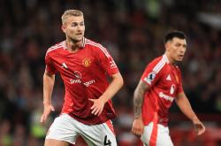 米兰体育网站入口-曼联签下热门新秀，引发球迷狂热追捧！