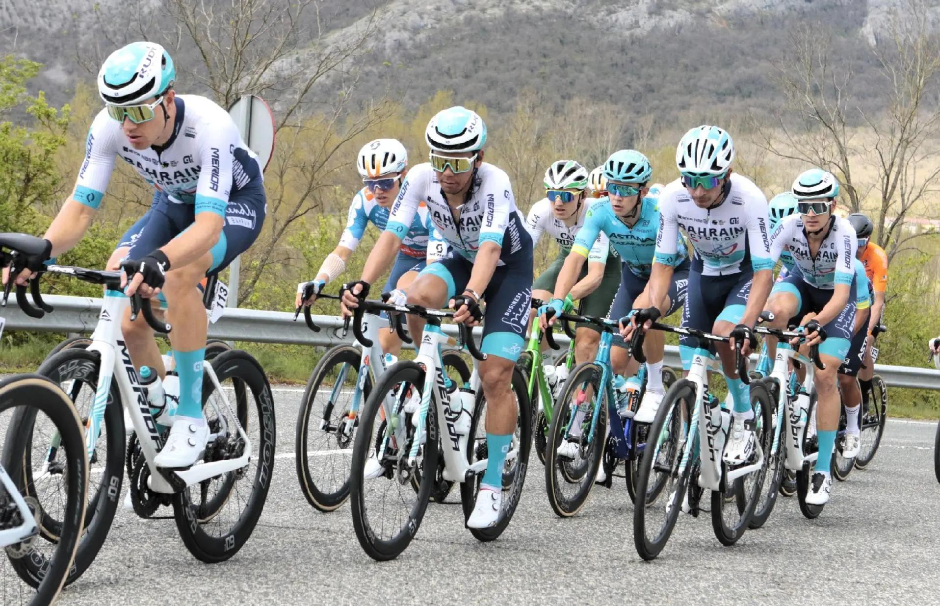 巴拿马马拉松运动员全力以赴，追逐胜利的简单介绍