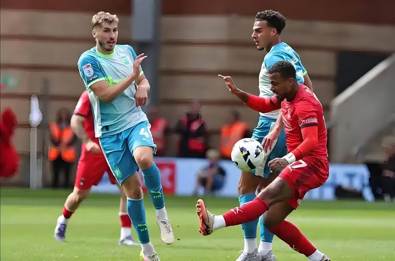 哈德斯菲尔德主场逆转博尔顿，实现胜利取得重要三分的简单介绍