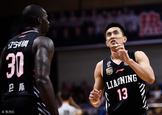 战队与对手激烈交锋，比分攀升