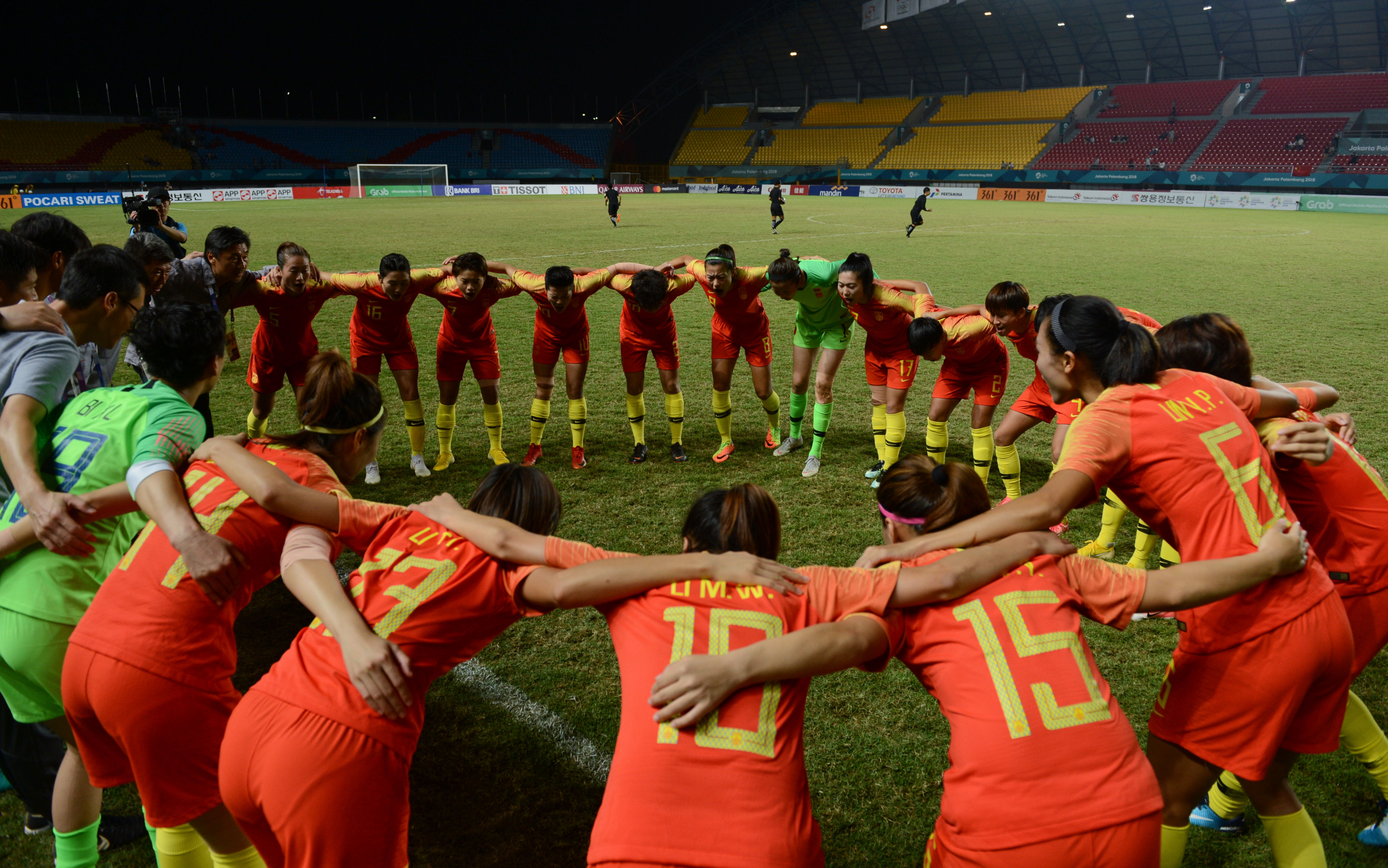 包含华斯拉青年预计晋级越南杯半决赛的词条